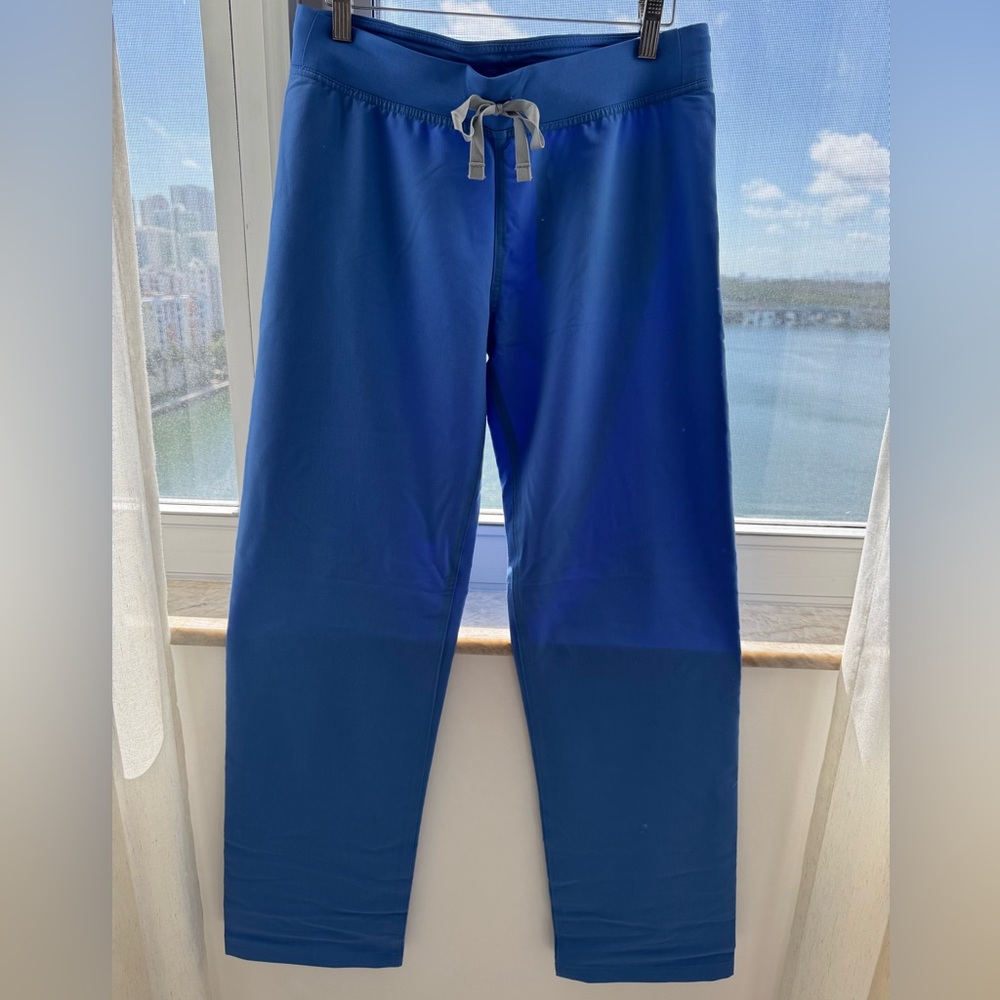 FIGS SET SMALL worn once